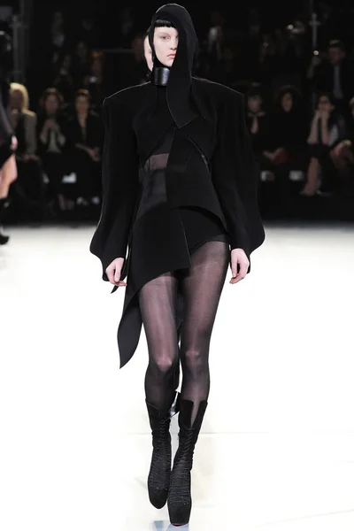 Look 32